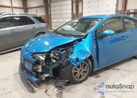 2021 Toyota Prius Le z USA, uszkodzony, nr VIN JTDKAMFU2M3134519